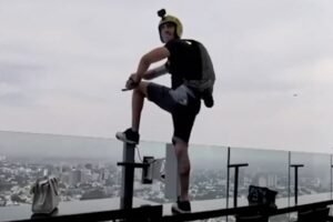 Paracaidista se lanza desde terraza de hotel en Guadalajara