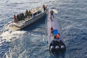 Aseguran semisumergible con 4 toneladas de cocaína en costas de Colima; hay 3 detenidos