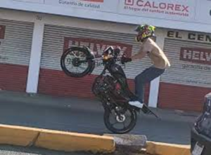 Niñez en riesgo: menores manejan motos y exhiben vacío de autoridad bajo el Partido Acción Nacional