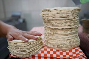 Tacos y tamales suben de precio por aumento de la tortilla y la masa