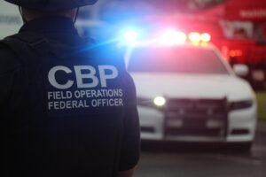 Detienen a 19 migrantes mexicanos tras cruzar por túneles de drenaje en California