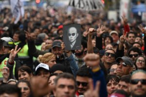El ‘Indio’ Solari “fue un músico para el pueblo”, dicen fans en su despedida